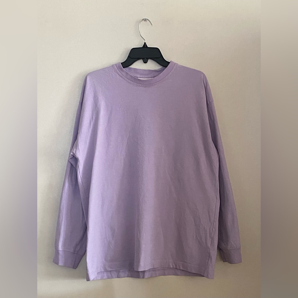 H&M Men’s Lilac/Lavender Oversized Cotton Crewneck Shirt; Size: Men’s Medium